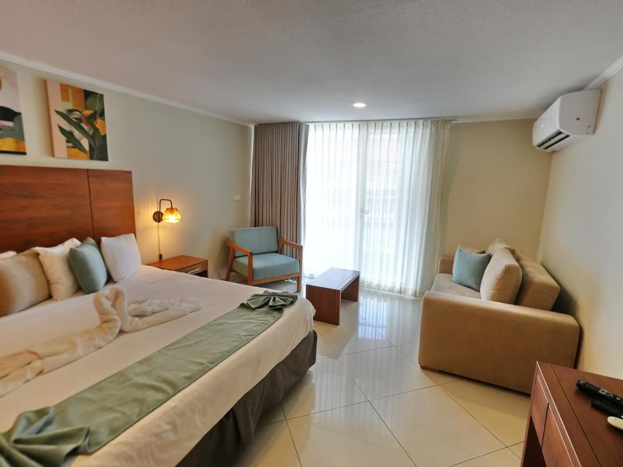 City Suites & Beach Hotel Виллемстад Экстерьер фото