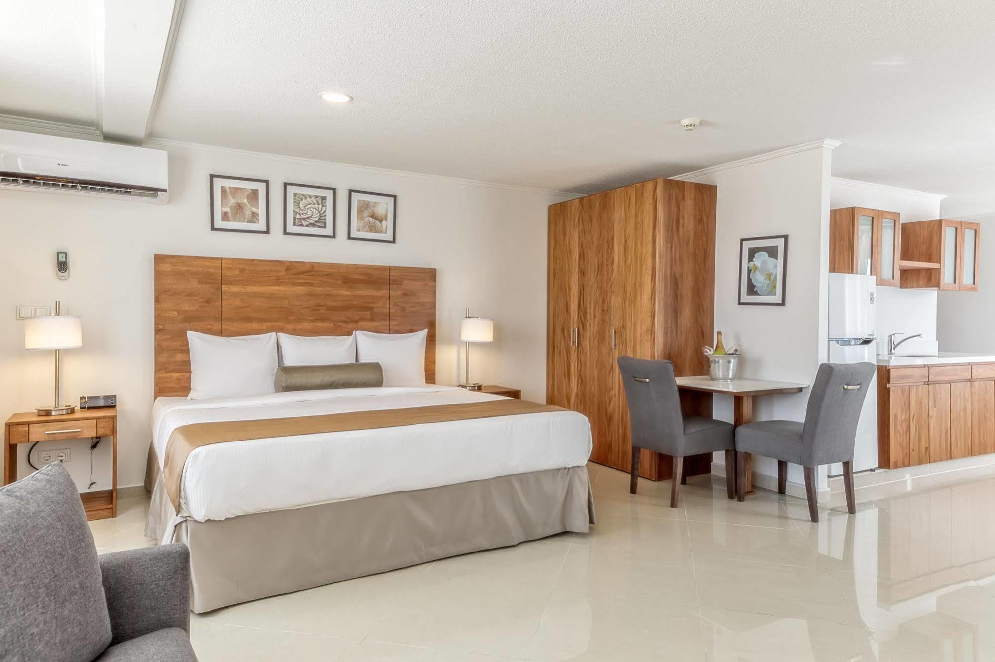 City Suites & Beach Hotel Виллемстад Экстерьер фото