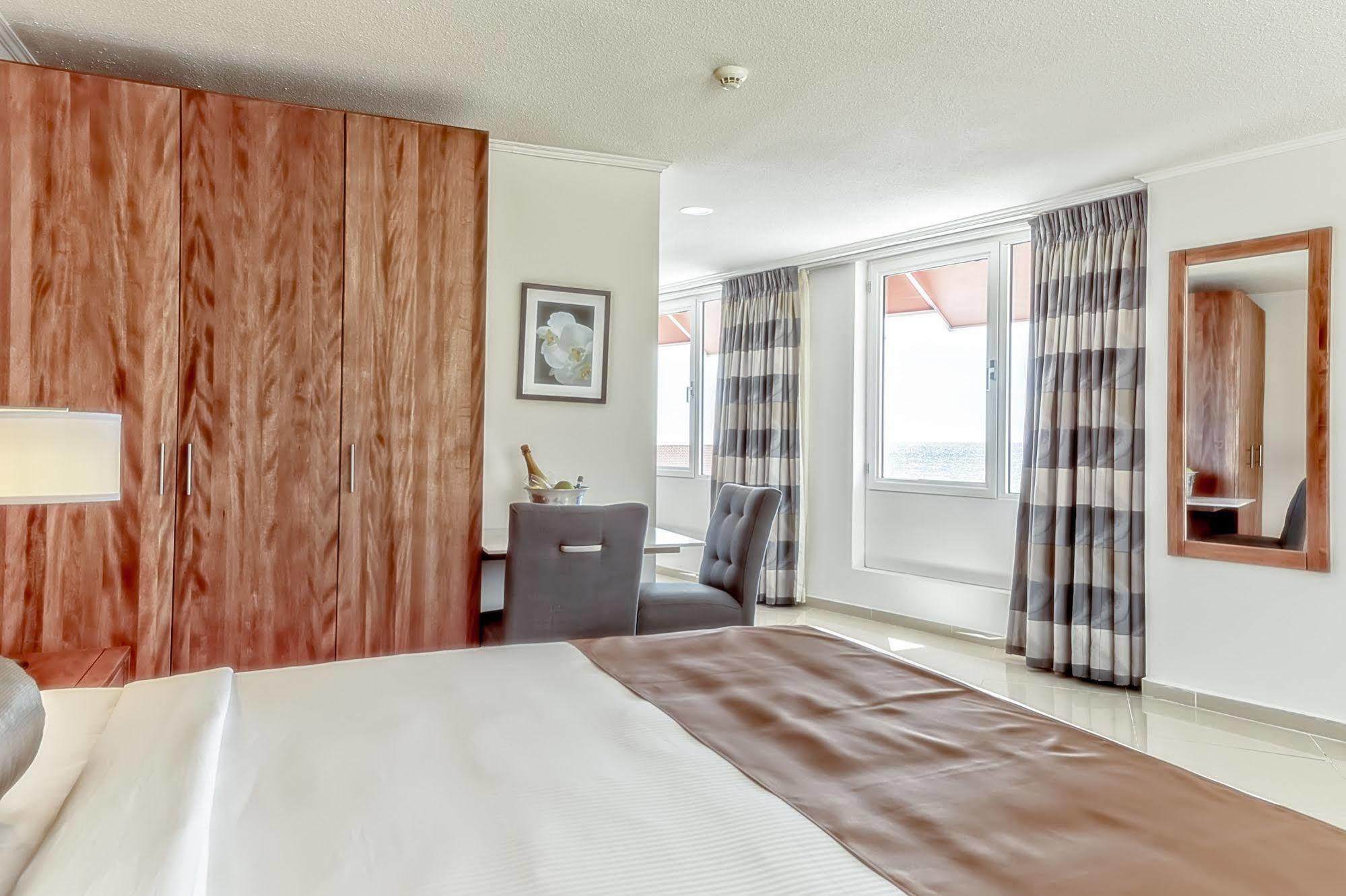City Suites & Beach Hotel Виллемстад Экстерьер фото