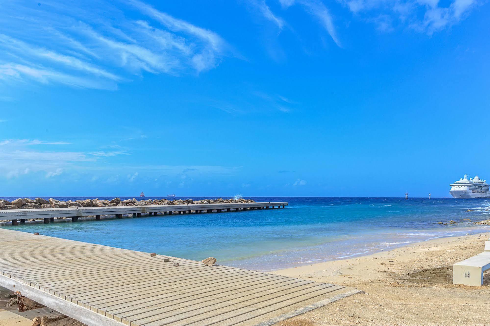 City Suites & Beach Hotel Виллемстад Экстерьер фото
