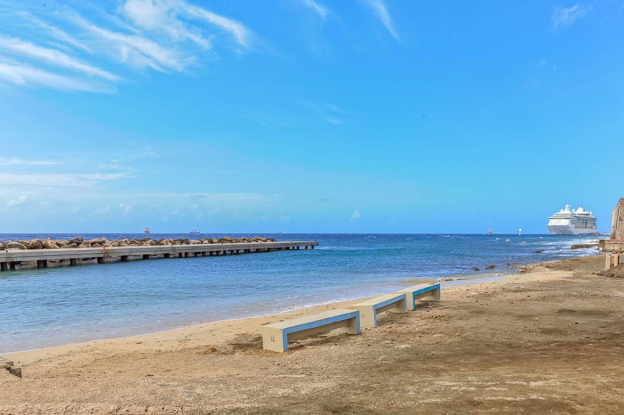 City Suites & Beach Hotel Виллемстад Экстерьер фото